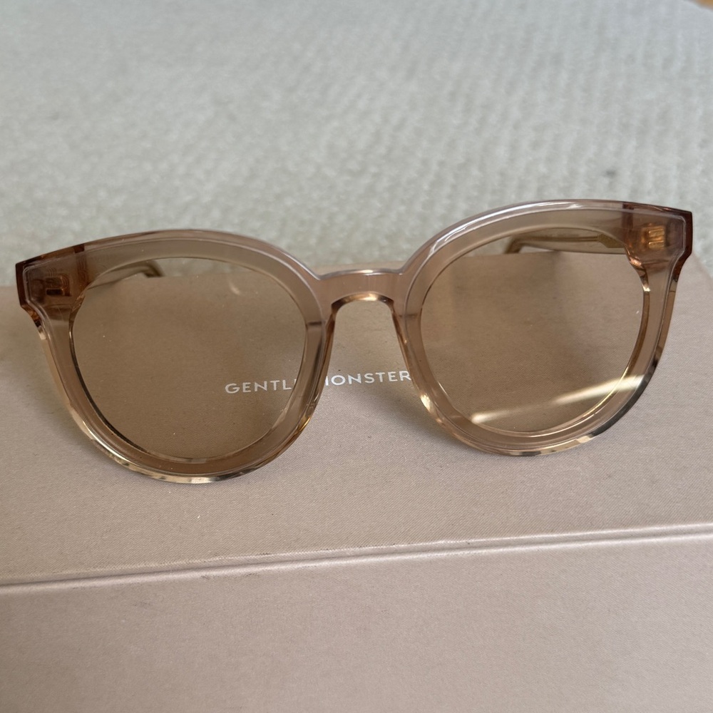 Gentle Monster Black Peter sunglasses. Great condition, comes with box and card
